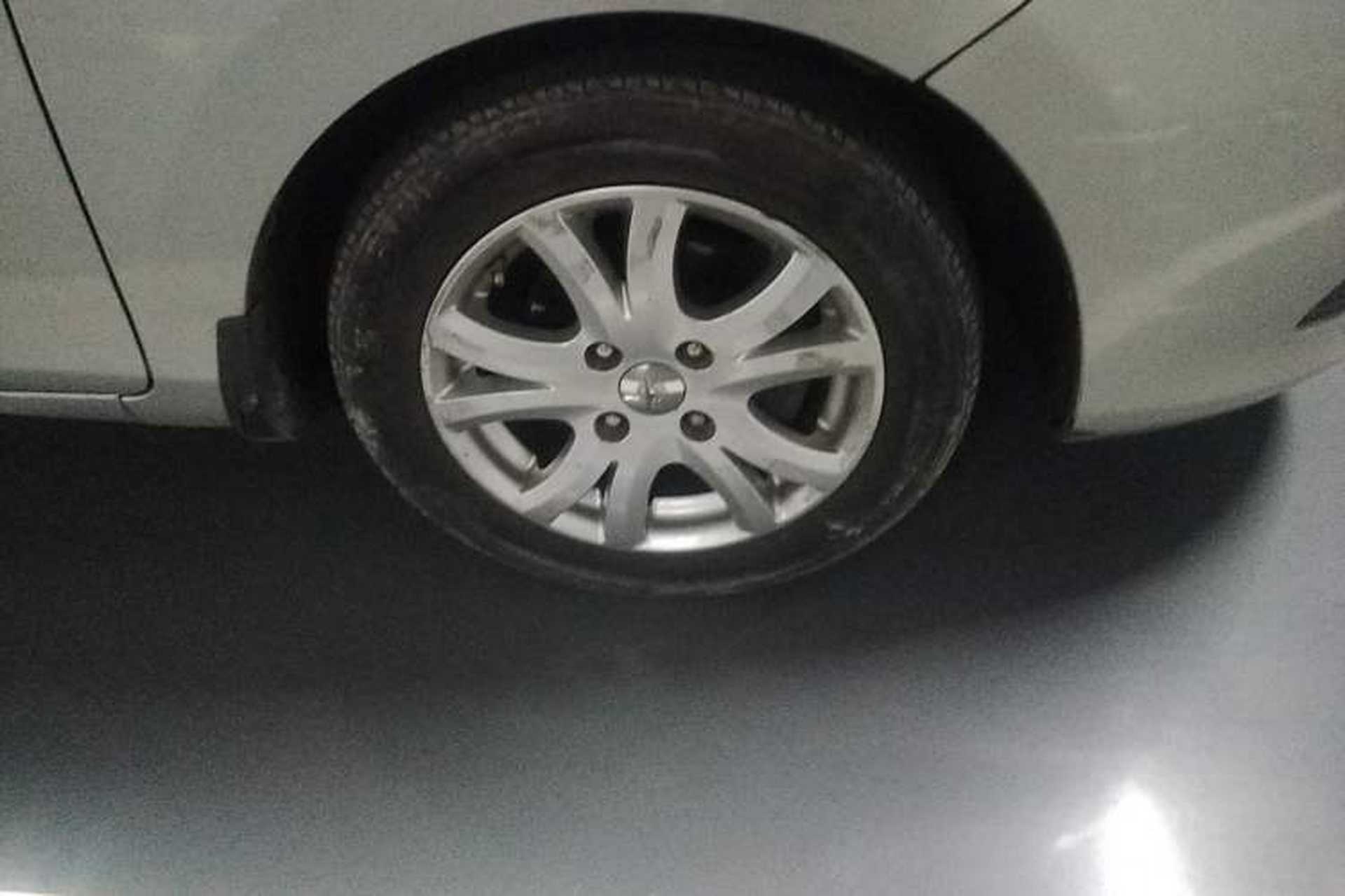 Used Haima M3 2014 1.5L Manual Comfort Model Right Front Wheel Hub