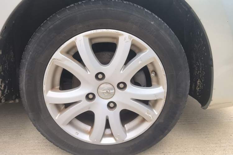 Used Haima M3 2014 1.5L Manual Elite Edition Right Front Wheel Hub