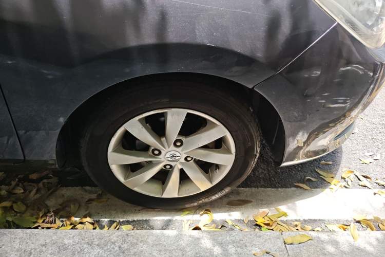 Used Haima M3 2014 1.5L Manual Standard Edition Right Front Wheel Hub