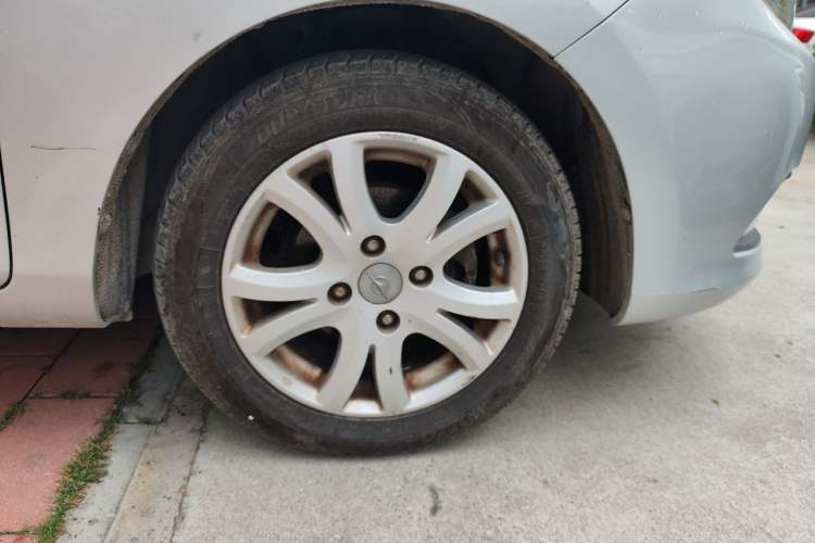 Used Haima M3 2014 1.5L Manual Comfort Model Right Front Wheel Hub