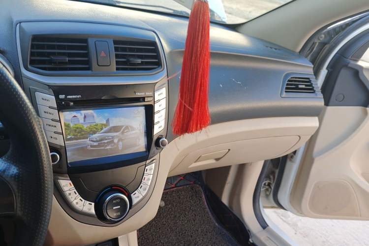 Used Haima M3 2014 1.5L Manual Colorful Navigation Edition Audio And AC Panel
