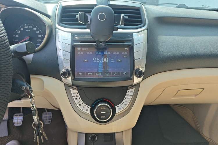 Used Haima M3 2014 1.5L Manual Elite Edition Audio And AC Panel