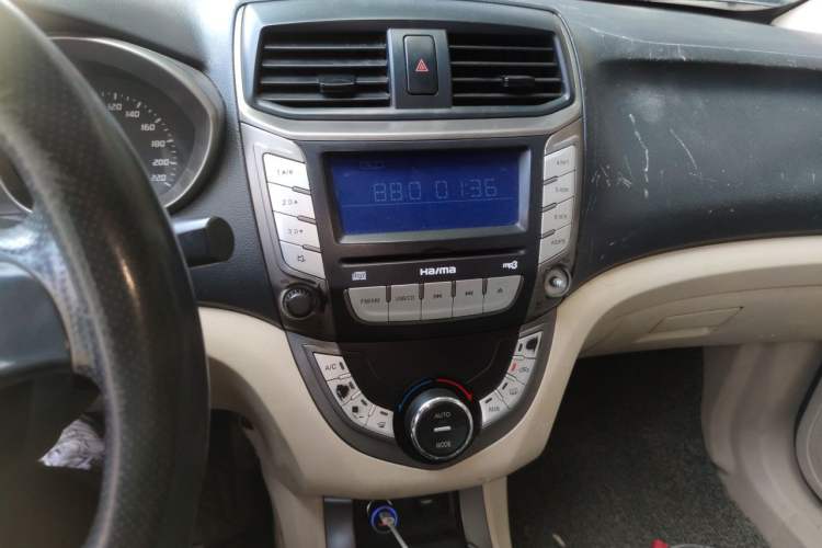 Used Haima M3 2014 1.5L Manual Elite Edition Audio And AC Panel