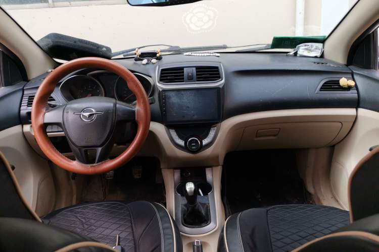 Used Haima M3 2014 1.5L Manual Elite Edition Center Console