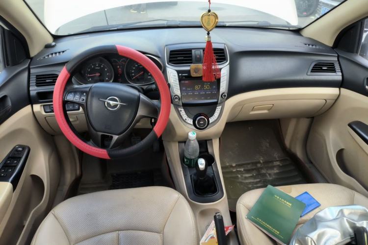 Used Haima M3 2014 1.5L Manual Comfort Model Center Console