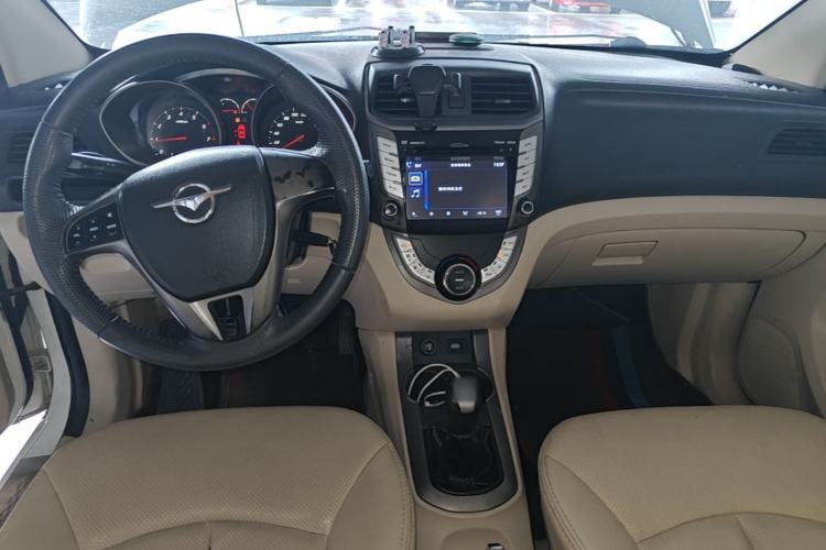 Used Haima M3 2014 1.5L Manual Comfort Model Center Console