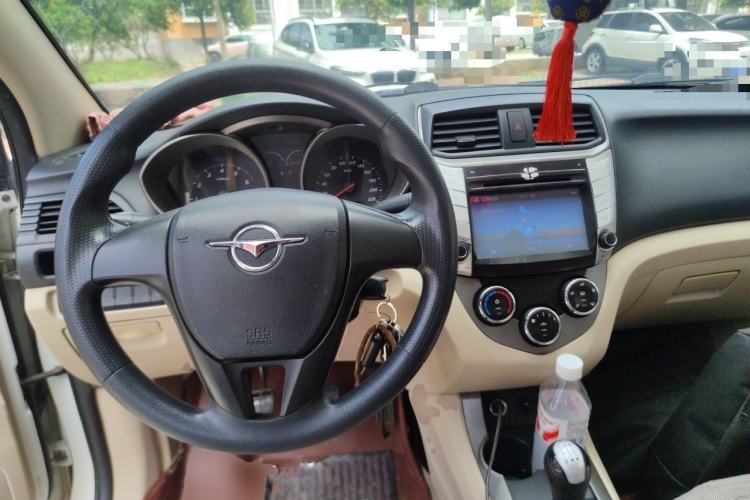 Used Haima M3 2014 1.5L Manual Standard Edition Center Console