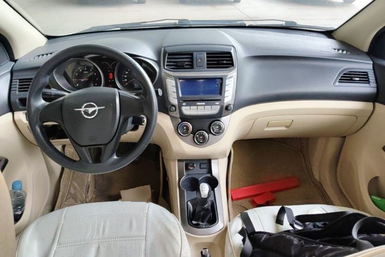 Used Haima M3 2014 1.5L Manual Standard Edition Center Console