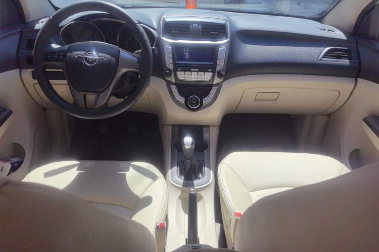 Used Haima M3 2014 1.5L Manual Comfort Model Center Console