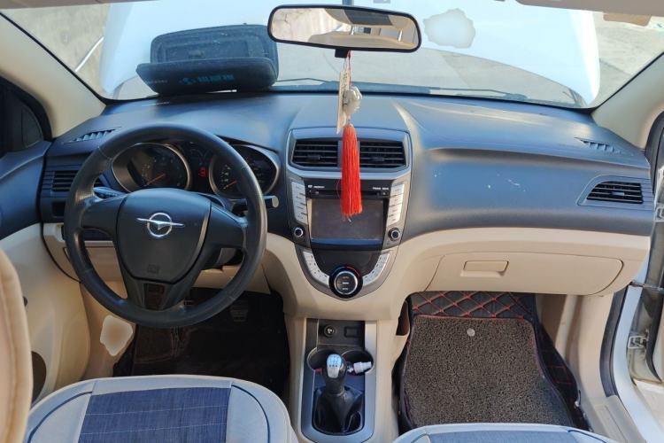 Used Haima M3 2014 1.5L Manual Colorful Navigation Edition Center Console