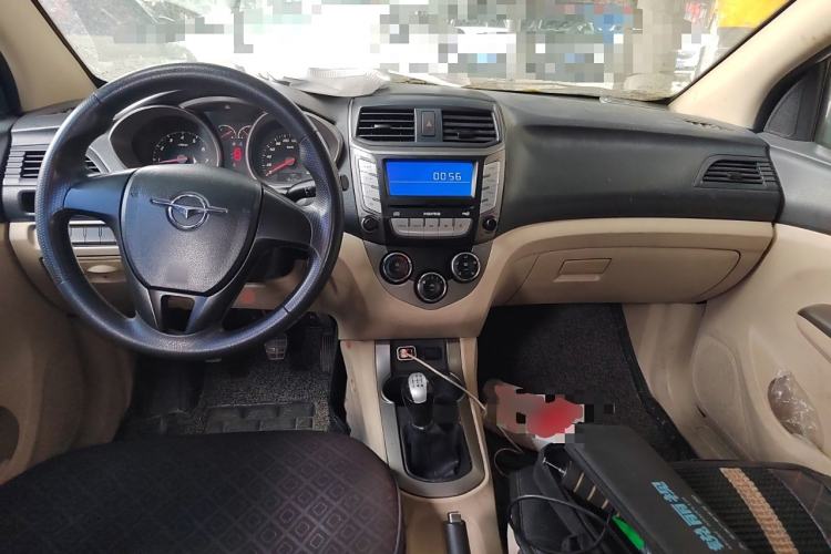 Used Haima M3 2014 1.5L Manual Standard Edition Center Console