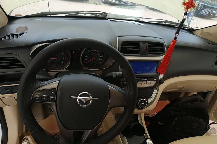Used Haima M3 2014 1.5L Manual Comfort Model Center Console