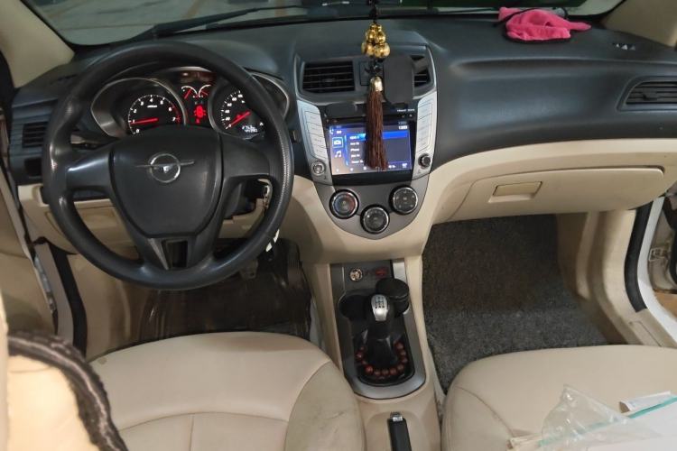 Used Haima M3 2014 1.5L Manual Standard Edition Center Console