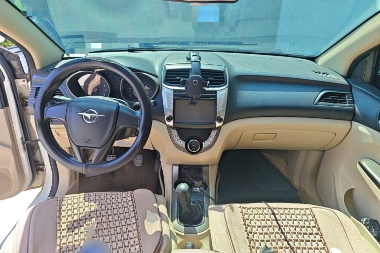 Used Haima M3 2014 1.5L Manual Elite Edition Center Console