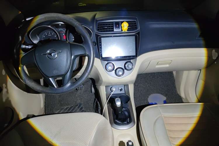 Used Haima M3 2014 1.5L Manual Standard Edition Center Console