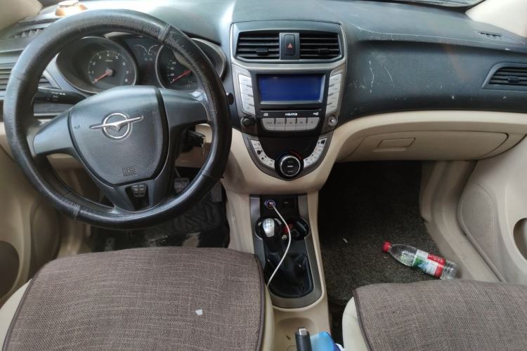 Used Haima M3 2014 1.5L Manual Elite Edition Center Console