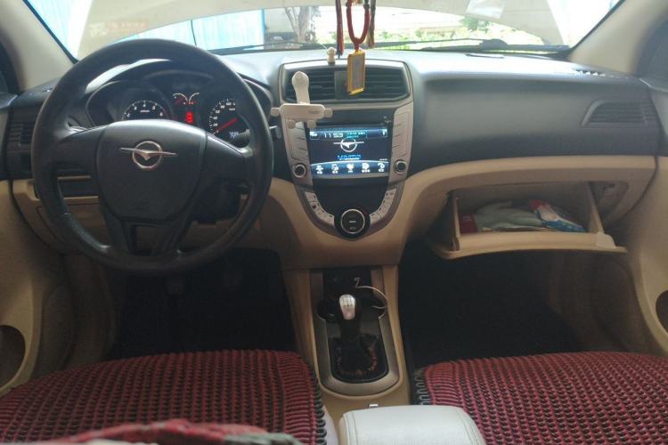Used Haima M3 2014 1.5L Manual Colorful Navigation Edition Center Console