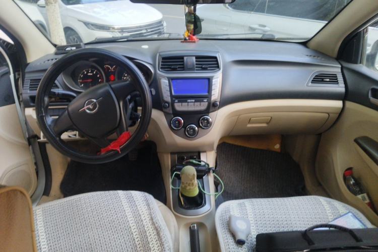 Used Haima M3 2014 1.5L Manual Standard Edition Center Console