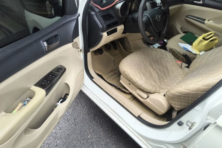 Used Haima M3 2014 1.5L Manual Colorful Navigation Edition Driver Seat