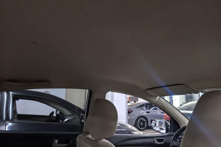 Used Haima M3 2014 1.5L Manual Elite Edition Interior 3