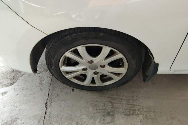 Used Haima M3 2014 1.5L Manual Standard Edition Left Front Wheel Hub