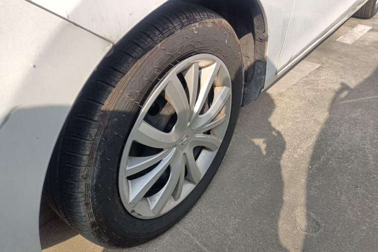 Used Haima M3 2014 1.5L Manual Standard Edition Left Front Wheel Hub
