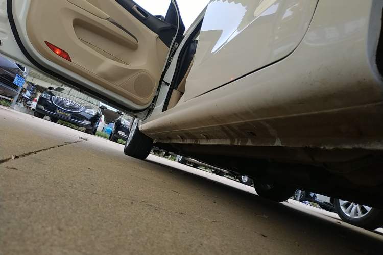 Used Haima M3 2014 1.5L Manual Comfort Model Left Side Sill