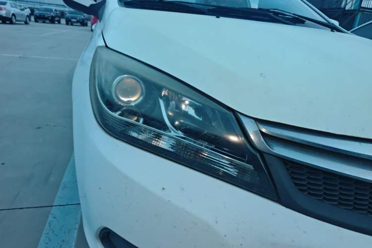 Used Haima M3 2014 1.5L Manual Elite Edition Right Front Headlight