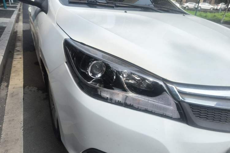 Used Haima M3 2014 1.5L Manual Colorful Navigation Edition Right Front Headlight