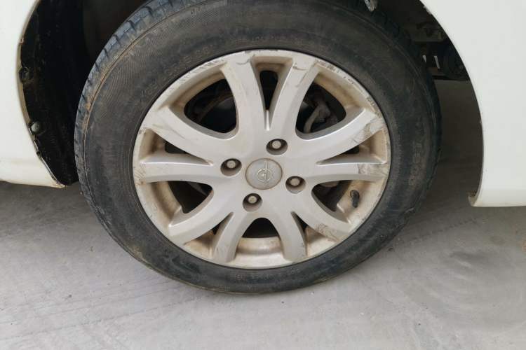 Used Haima M3 2014 1.5L Manual Elite Edition Right Front Wheel Hub