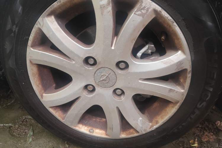 Used Haima M3 2014 1.5L Manual Elite Edition Right Front Wheel Hub