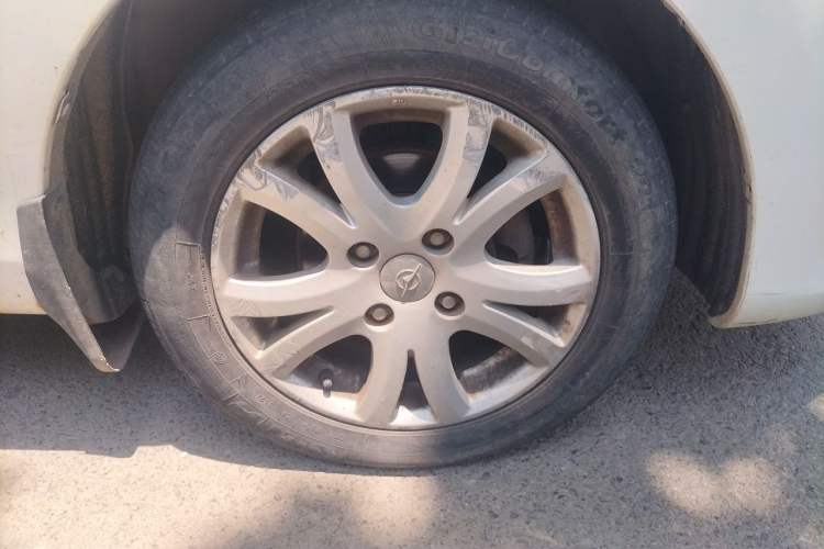 Used Haima M3 2014 1.5L Manual Colorful Navigation Edition Right Front Wheel Hub