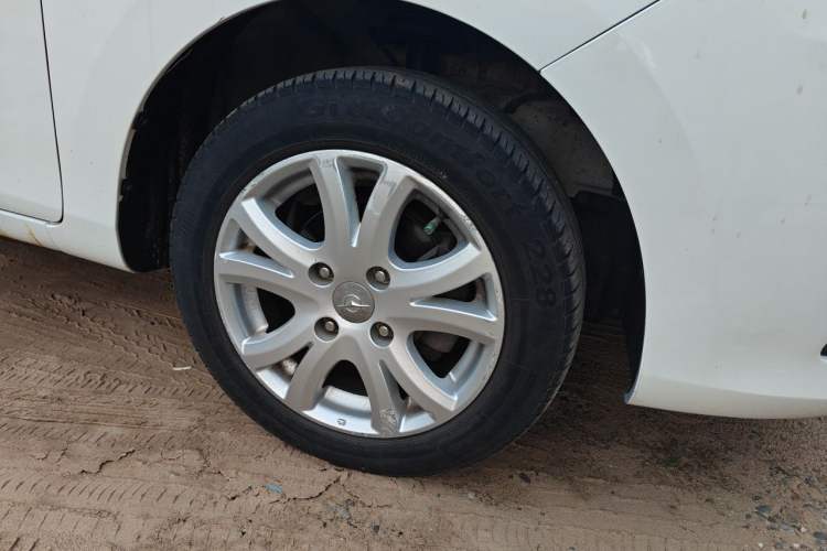 Used Haima M3 2014 1.5L Manual Elite Edition Right Front Wheel Hub