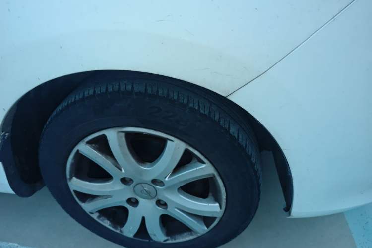 Used Haima M3 2014 1.5L Manual Elite Edition Right Front Wheel Hub