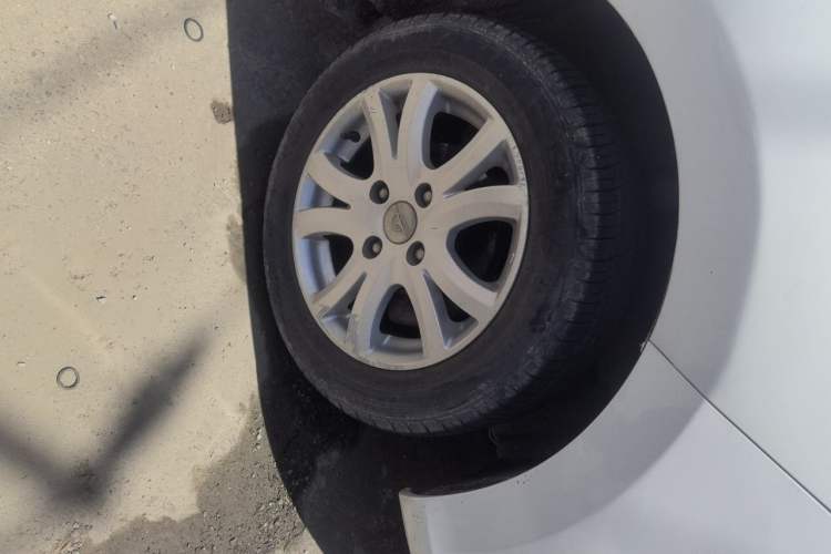 Used Haima M3 2014 1.5L Manual Comfort Model Right Front Wheel Hub