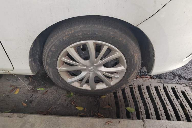Used Haima M3 2014 1.5L Manual Standard Edition Right Front Wheel Hub