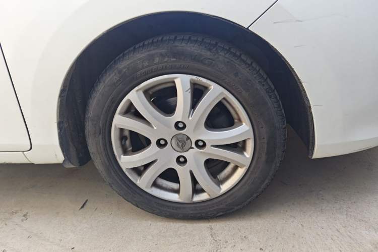 Used Haima M3 2014 1.5L Manual Elite Edition Right Front Wheel Hub