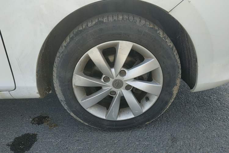Used Haima M3 2014 1.5L Manual Standard Edition Right Front Wheel Hub