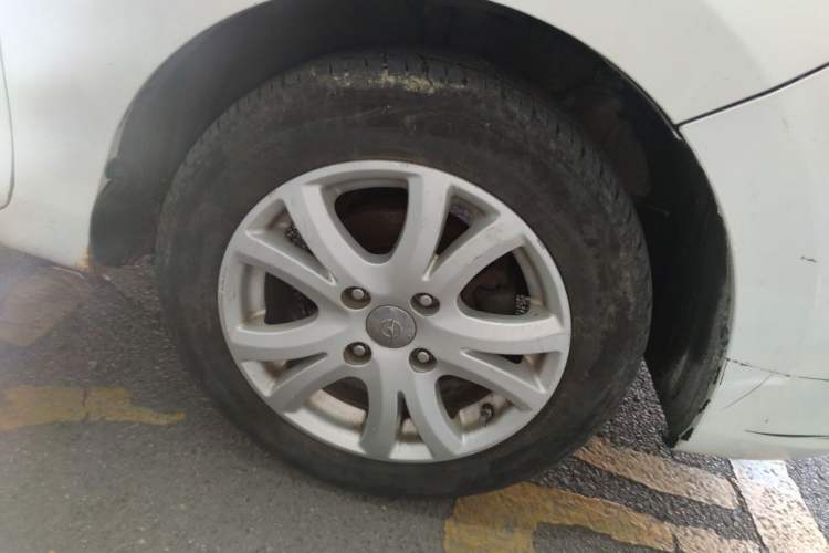 Used Haima M3 2014 1.5L Manual Elite Edition Right Front Wheel Hub