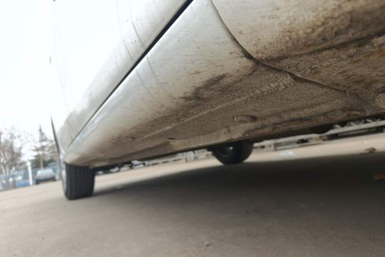 Used Haima M3 2014 1.5L Manual Elite Edition Right Side Sill