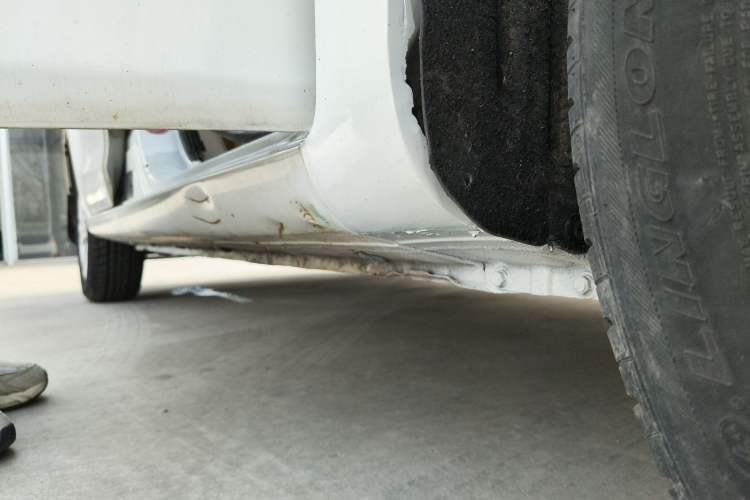 Used Haima M3 2014 1.5L Manual Standard Edition Right Side Sill