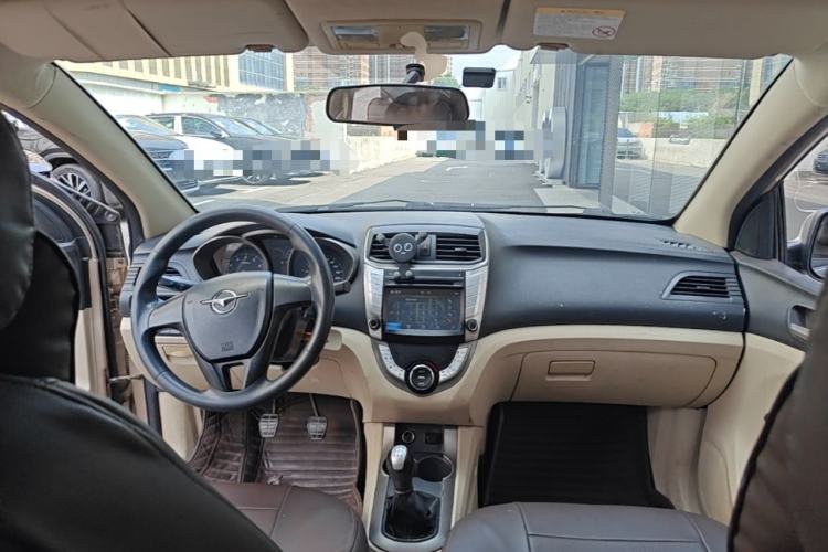 Used Haima M3 2014 1.5L Manual Elite Edition Center Console