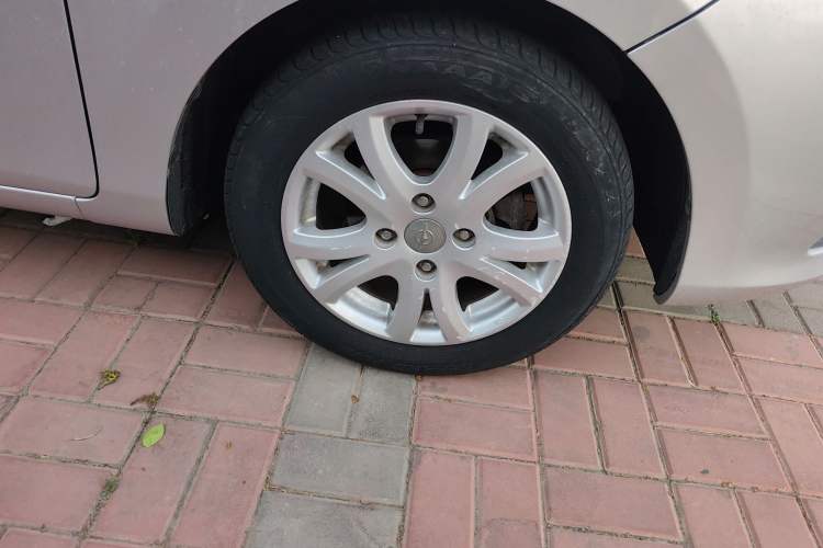 Used Haima M3 2015 1.5L Manual Elite Model Right Front Wheel Hub