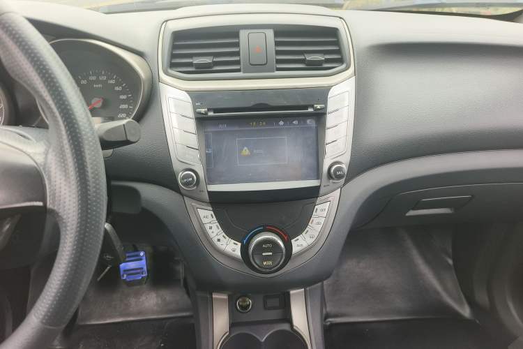 Used Haima M3 2015 1.5L Manual Elite Model Audio And AC Panel