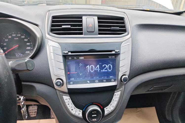 Used Haima M3 2015 1.5L Manual Elite Model Audio And AC Panel