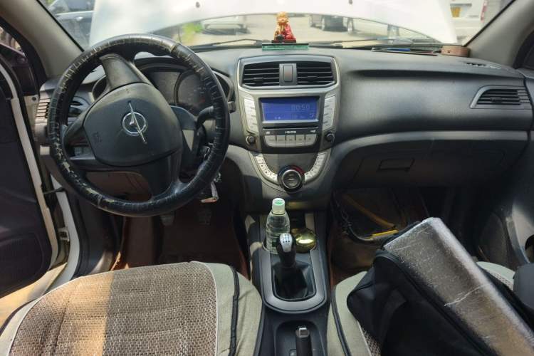 Used Haima M3 2015 1.5L Manual Elite Model Center Console