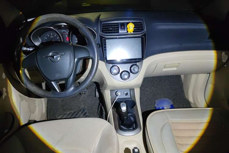 Used Haima M3 2015 1.5L Manual Standard Edition Center Console