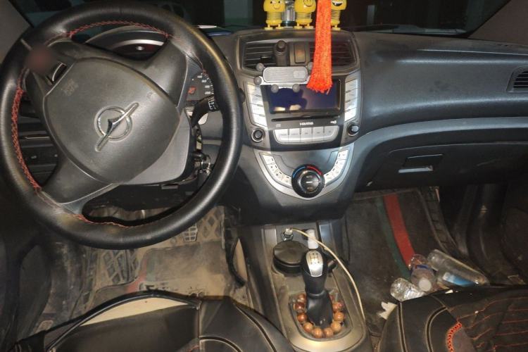 Used Haima M3 2015 1.5L Manual Elite Model Center Console