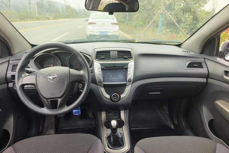 Used Haima M3 2015 1.5L Manual Elite Model Center Console