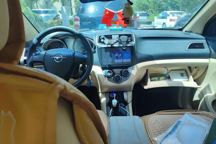 Used Haima M3 2015 1.5L Manual Standard Edition Center Console
